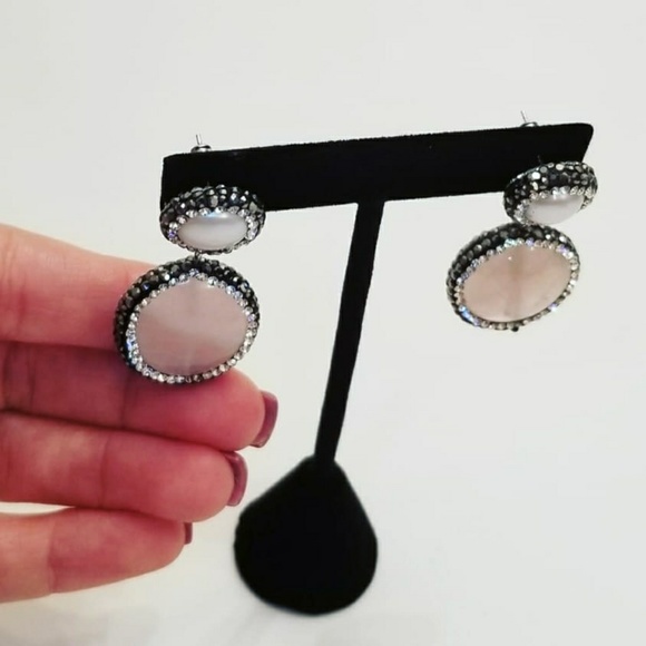 Pearl and pink stone earrings framed with crystals - Picture 2 of 4